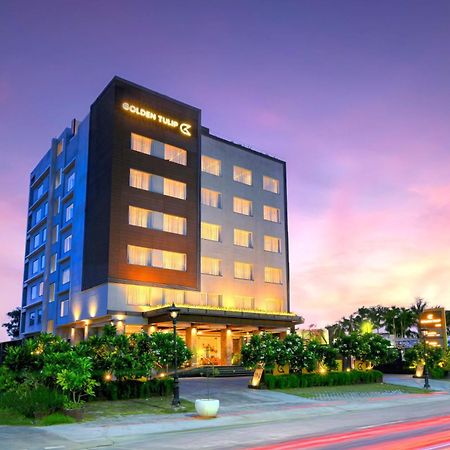 Отель Golden Tulip Agra Агра Экстерьер фото