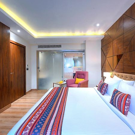 Отель Golden Tulip Agra Агра Экстерьер фото