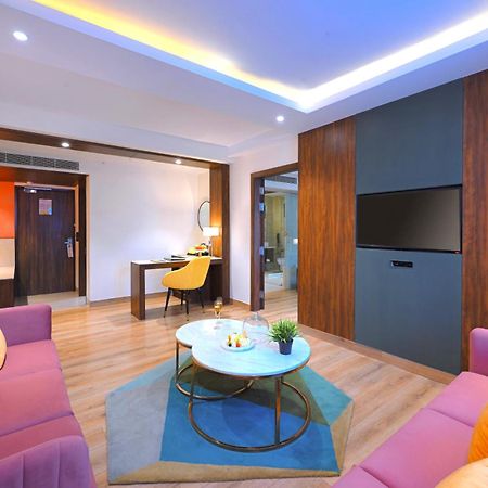 Отель Golden Tulip Agra Агра Экстерьер фото