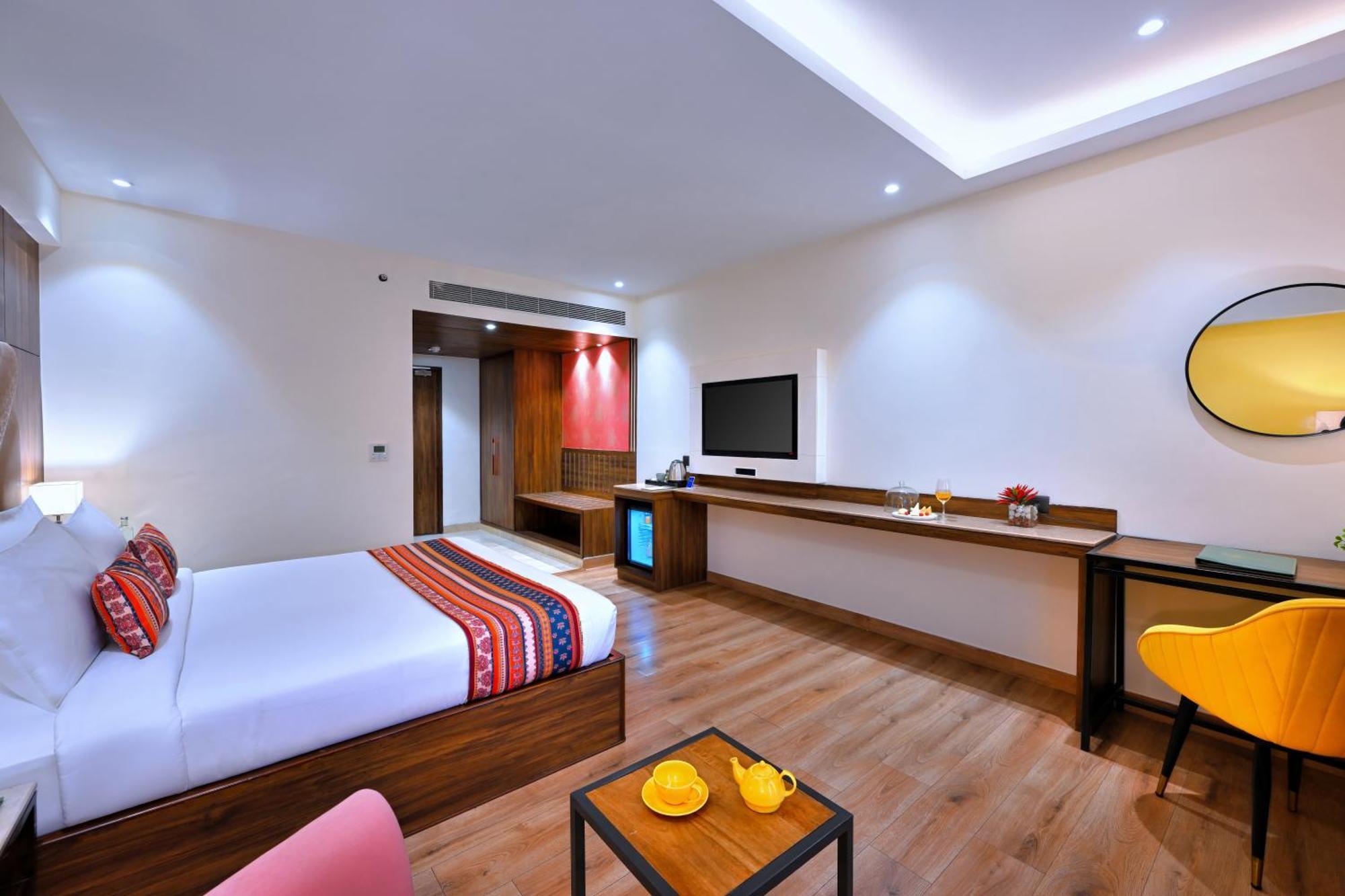 Отель Golden Tulip Agra Агра Экстерьер фото