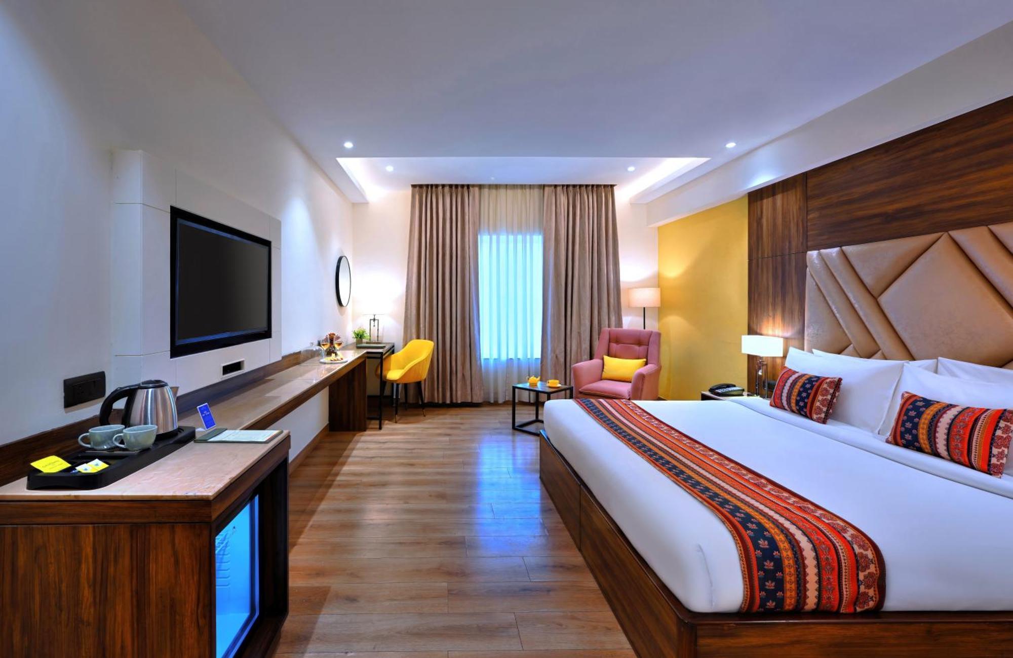 Отель Golden Tulip Agra Агра Экстерьер фото