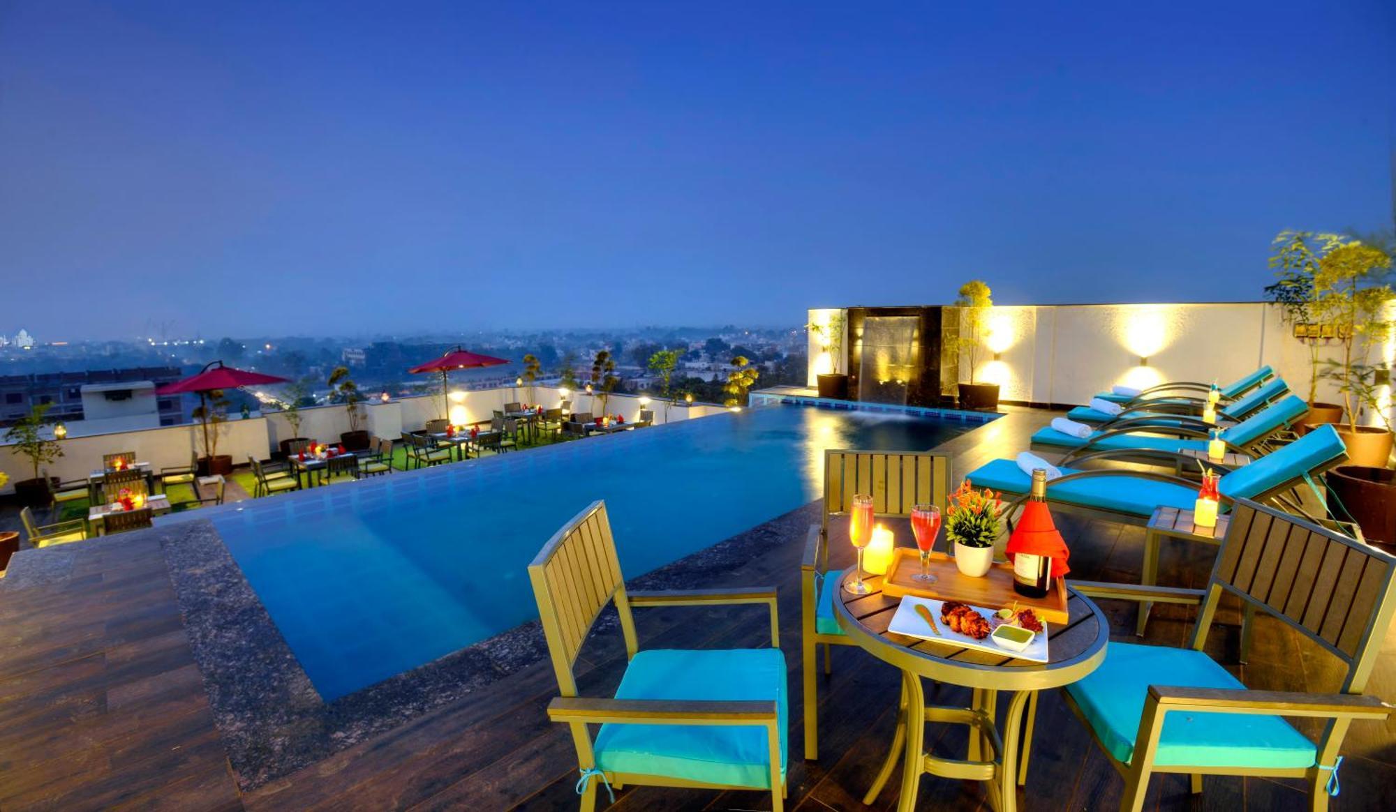 Отель Golden Tulip Agra Агра Экстерьер фото