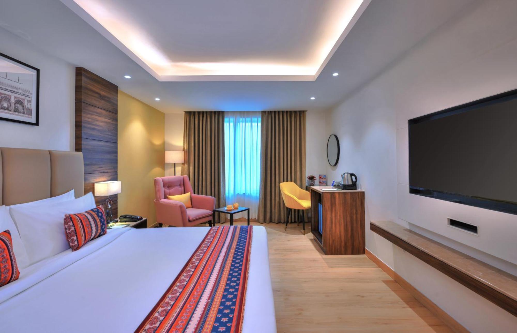 Отель Golden Tulip Agra Агра Экстерьер фото