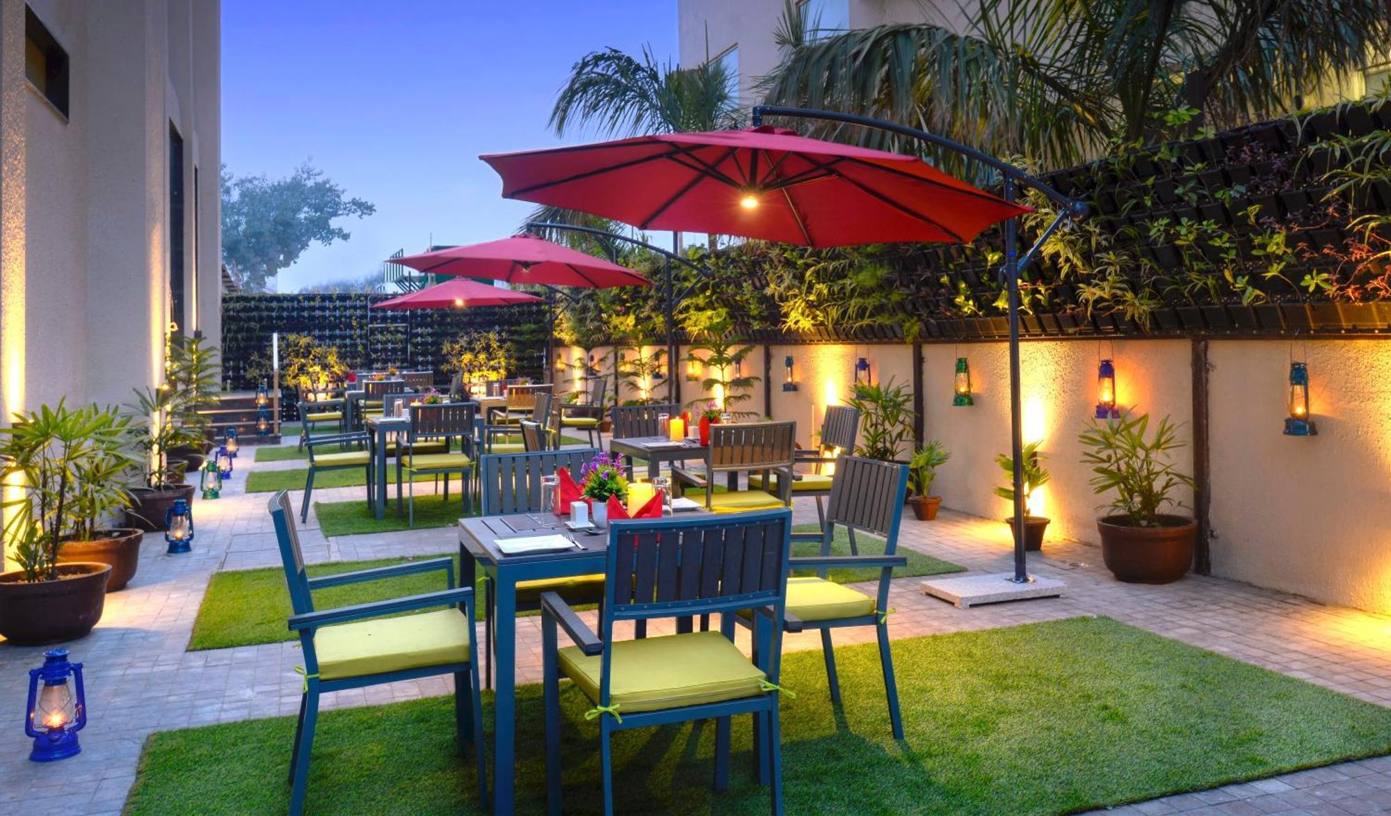 Отель Golden Tulip Agra Агра Экстерьер фото