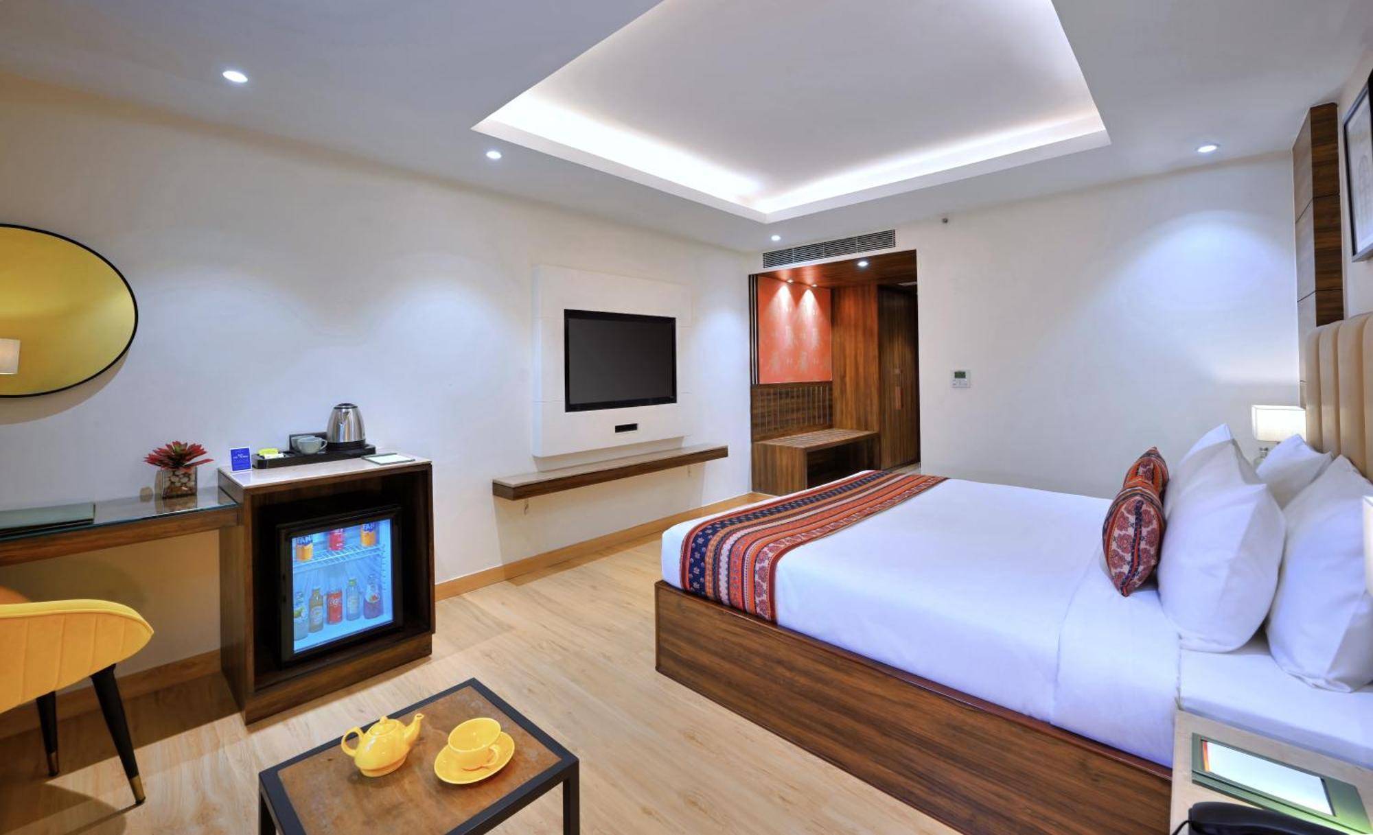 Отель Golden Tulip Agra Агра Экстерьер фото