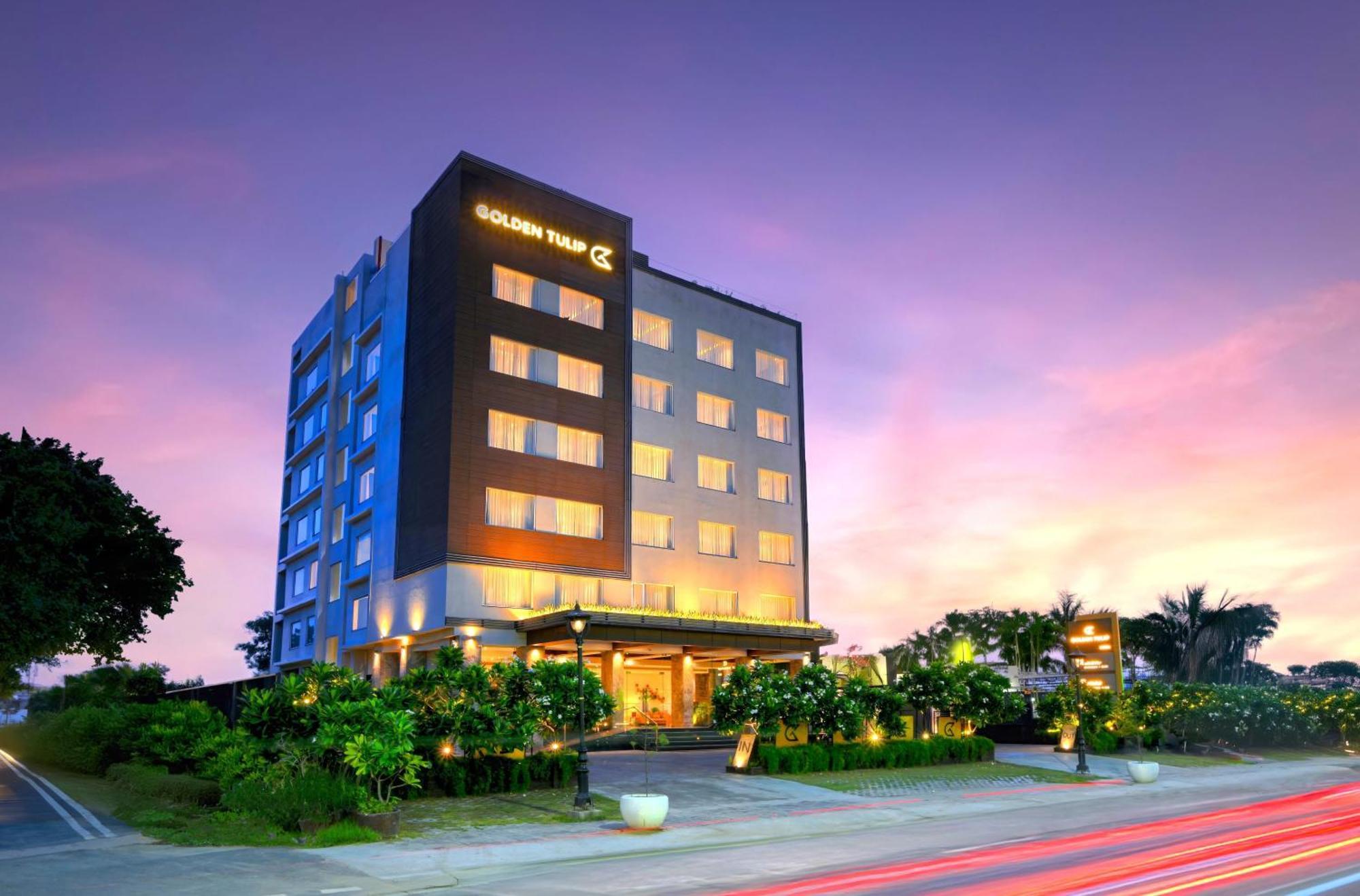 Отель Golden Tulip Agra Агра Экстерьер фото
