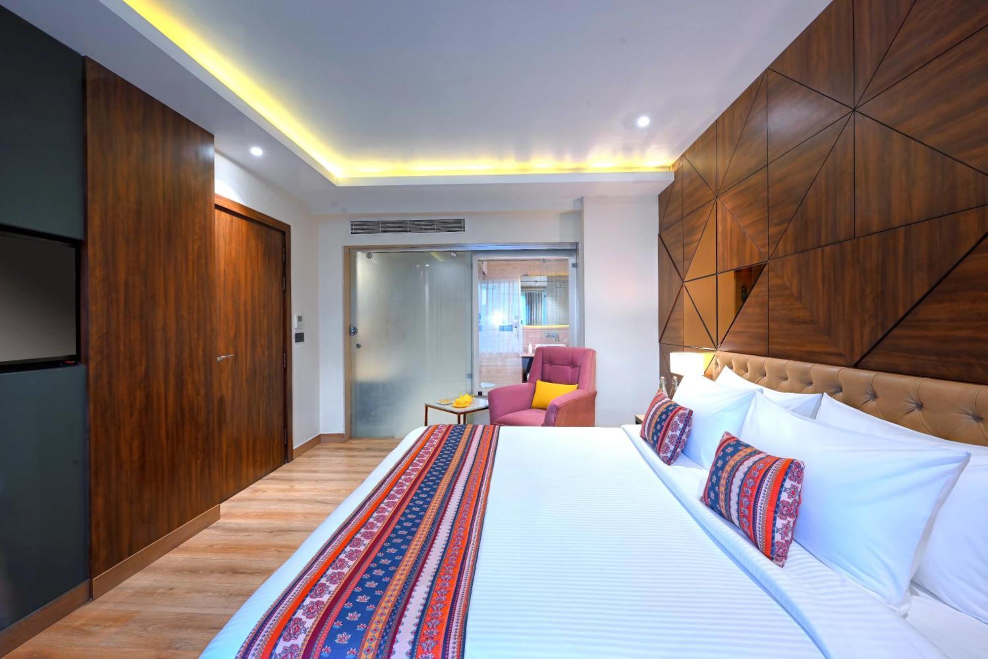 Отель Golden Tulip Agra Агра Экстерьер фото