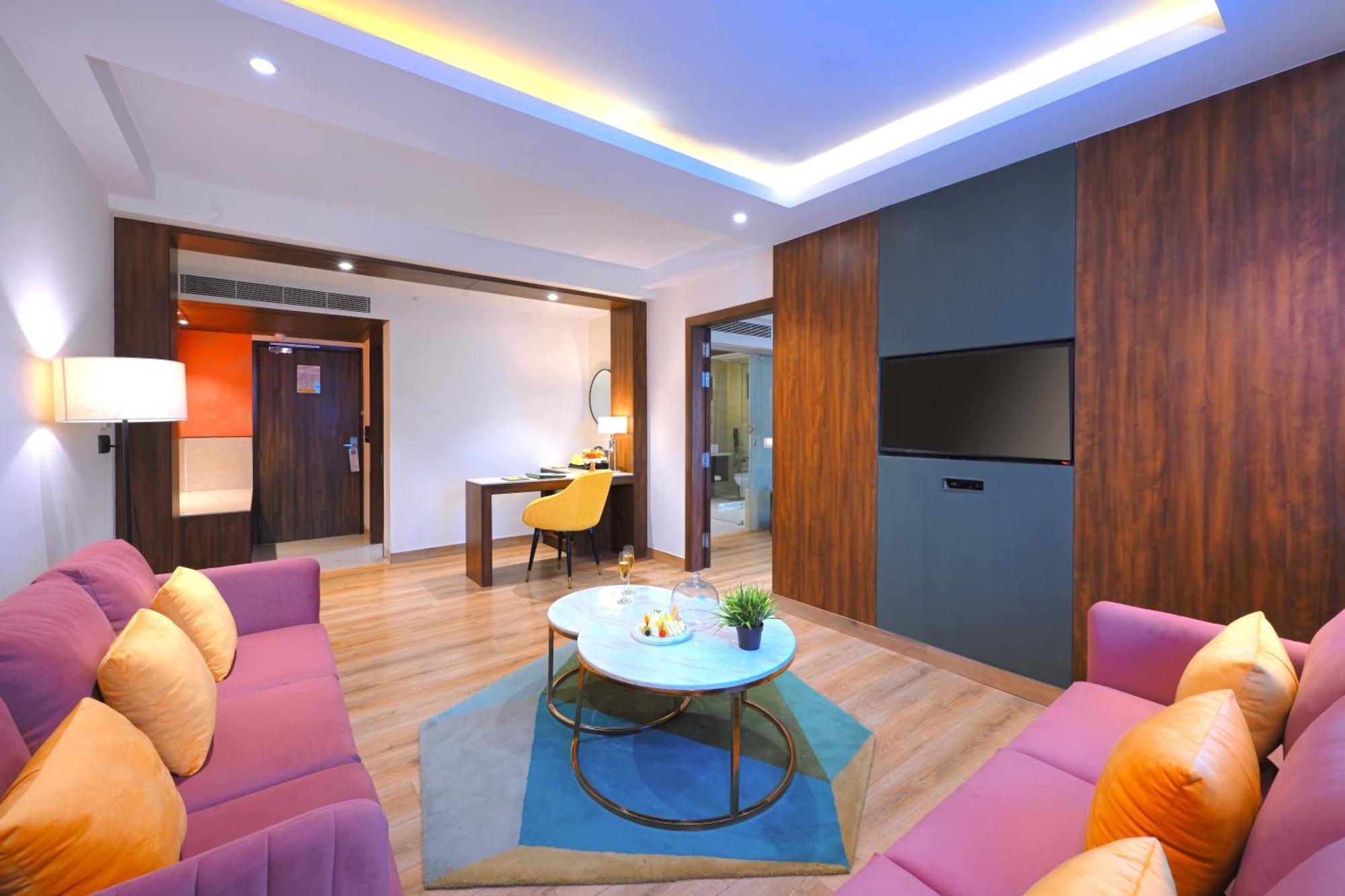 Отель Golden Tulip Agra Агра Экстерьер фото