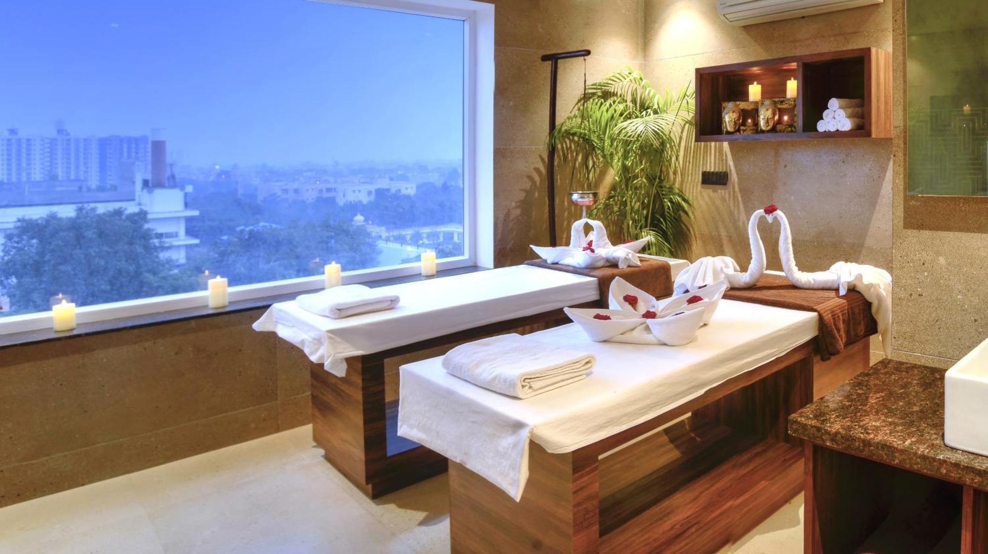 Отель Golden Tulip Agra Агра Экстерьер фото